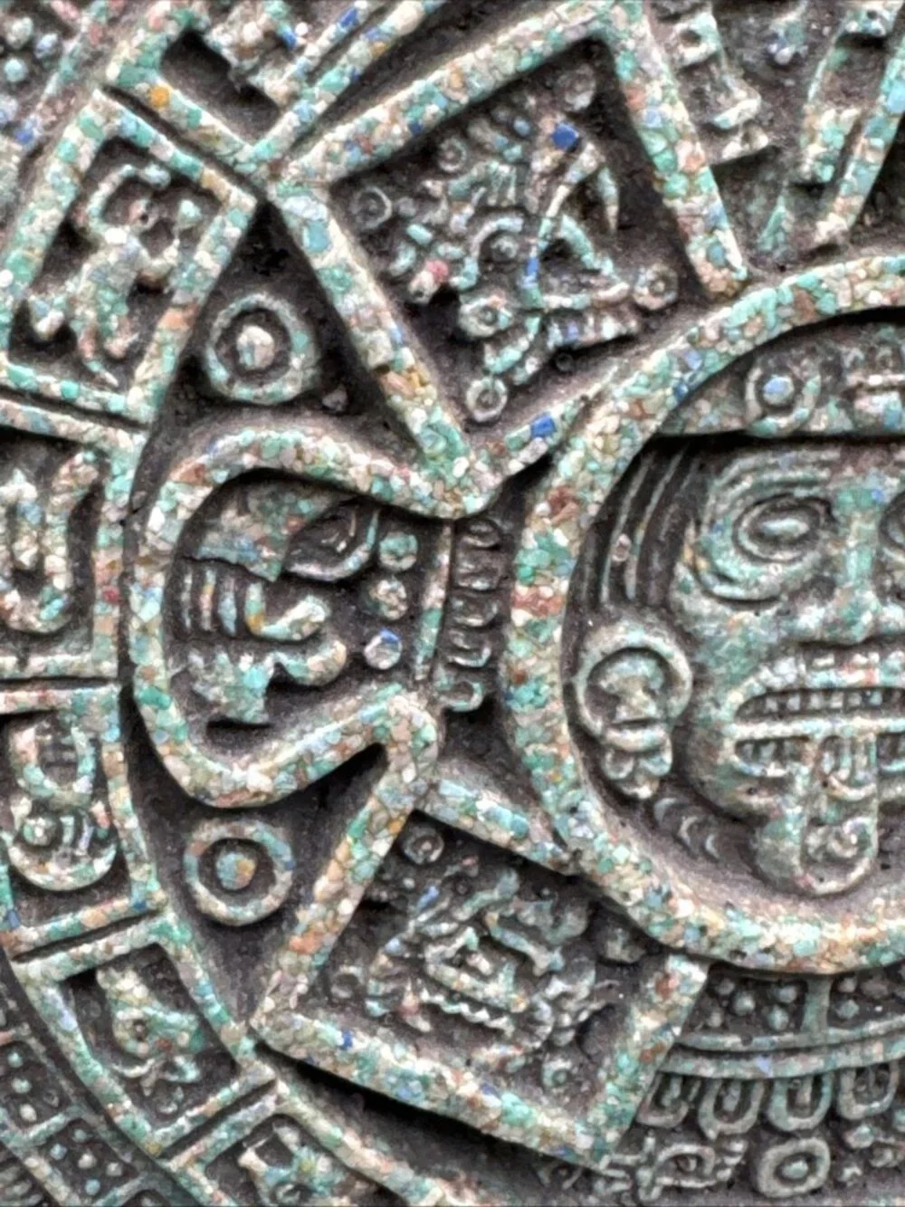 VTG AZTEC SUN STONE CALENDAR PLAQUE 9” CRUSHED MALACHITE RESIN WALL HANGING